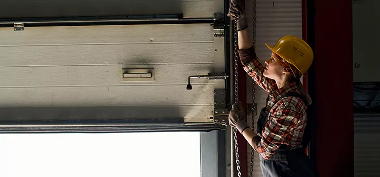 Addressing Common Garage Door Stoppage Issues in Chateauguay, QC